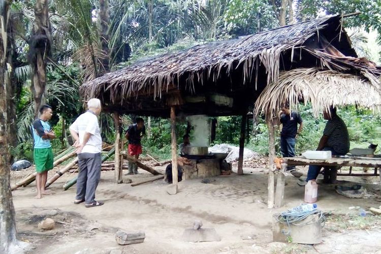 Tungku pembuatan gula merah (pahangga) di Desa Ilomata, Kecamatan Bolango Ulu, Kabupaten Bone Bolango.