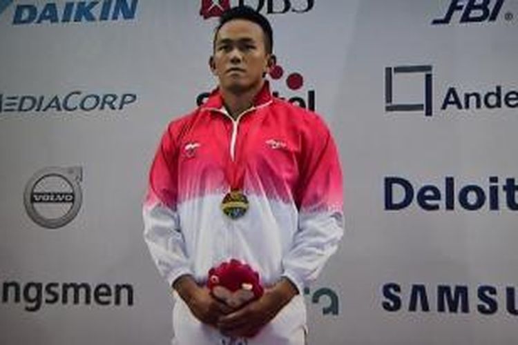 Indra Gunawan meraih medali emas 50 meter gaya  Games 2015