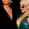 Gaya Christina Aguilera Pakai Coat Dress Kulit Berdada Rendah