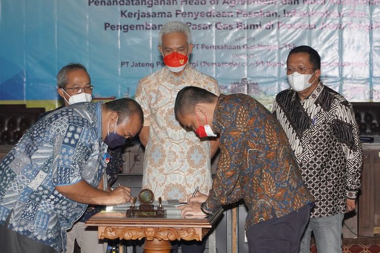 Penandatangan HoA disaksikan oleh Gubernur Jawa Tengah Ganjar Pranowo.