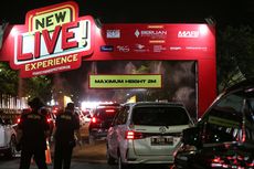 Nonton Konser Drive-In, Suhu Tubuh Diperiksa, Mobil Disemprot Desinfektan