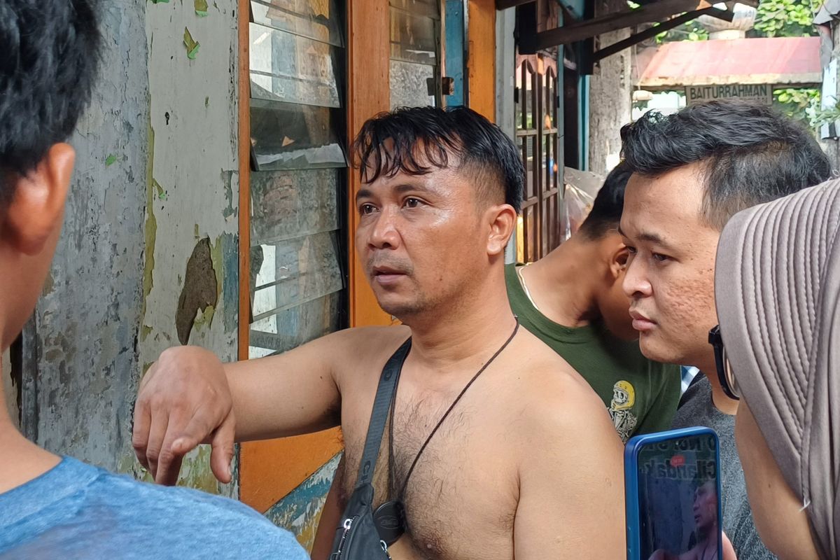 Ikhsan Marjoko (38), pemilik lapak mie ayam yang terbakar di Gang Swadaya I, Cilandak Timur, Jakarta Selatan, Selasa (19/9/2023).