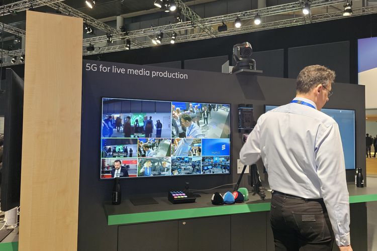 Ilustrasi area demo 5G for media live production di booth Ericsson di MWC 2024 Barcelona.