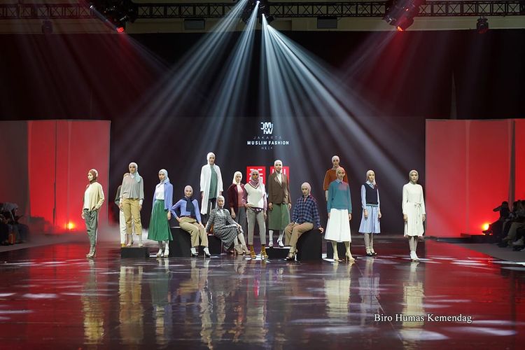 Gelaran Jakarta Muslim Fashion Week (JMFW) 2023 dalam acara Trade Expo Indonesia (TEI) ke-37 yang berlangsung di ICE BSD, Tangerang sepanjang 20-23 Oktober 2022. 