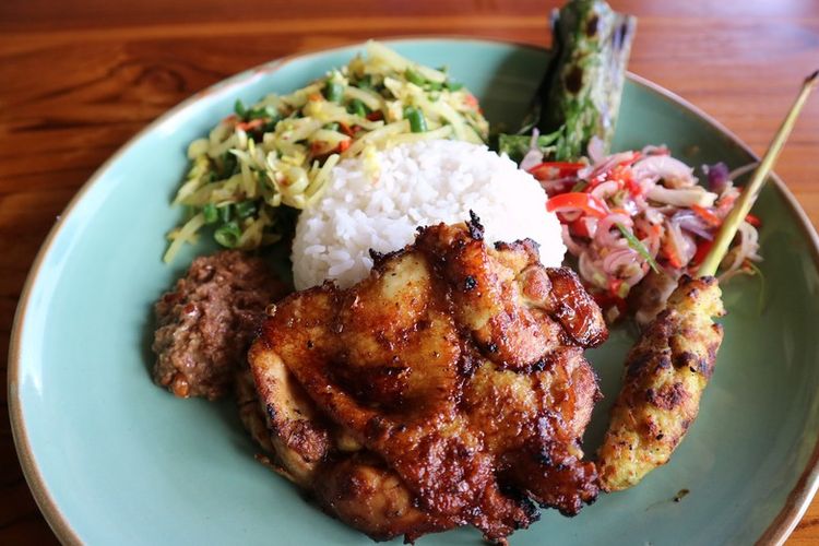 Hidangan khas Bali buatan para peserta kelas masak kuliner Bali di Ubud Food Festival. 