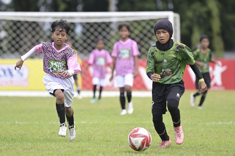 Laga final MilkLife Soccer Challenge (MLSC) Surabaya Seri 2 2025-2026 KU 10 dan dimenangkan SDN Manukan Kulon (KU 10).
