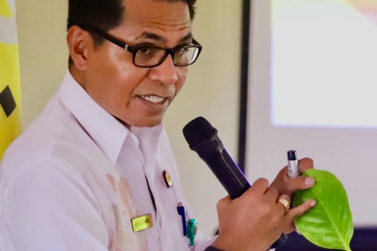 Kepala Balai Pengelolaan Daerah Aliran Sungai dan Hutan Lindung (BPDAS HL) Benain Noelmina, Nusa Tenggara Timur (NTT), Kludolfus Tuames, memperkenalkan pendekatan sederhana melalui &ldquo;konsep daun&rdquo; untuk membantu masyarakat memahami apa itu Daerah Aliran Sungai (DAS).