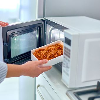 Ilustrasi microwave 
