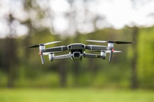Supir Bus di Jerman Tendang Drone yang Berisi Bom di Bandara