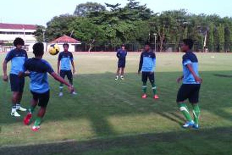 Punggawa timnas U23 saat mengikuti latihan di stadium UNY Yogyakarta