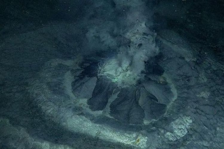 Tangkapan layar ilmuwan menemukan gunung berapi lumpur borealis di bawah laut sekitar 130 kilometer selatan pulau Beruang atau Bjornoya, Norwegia.