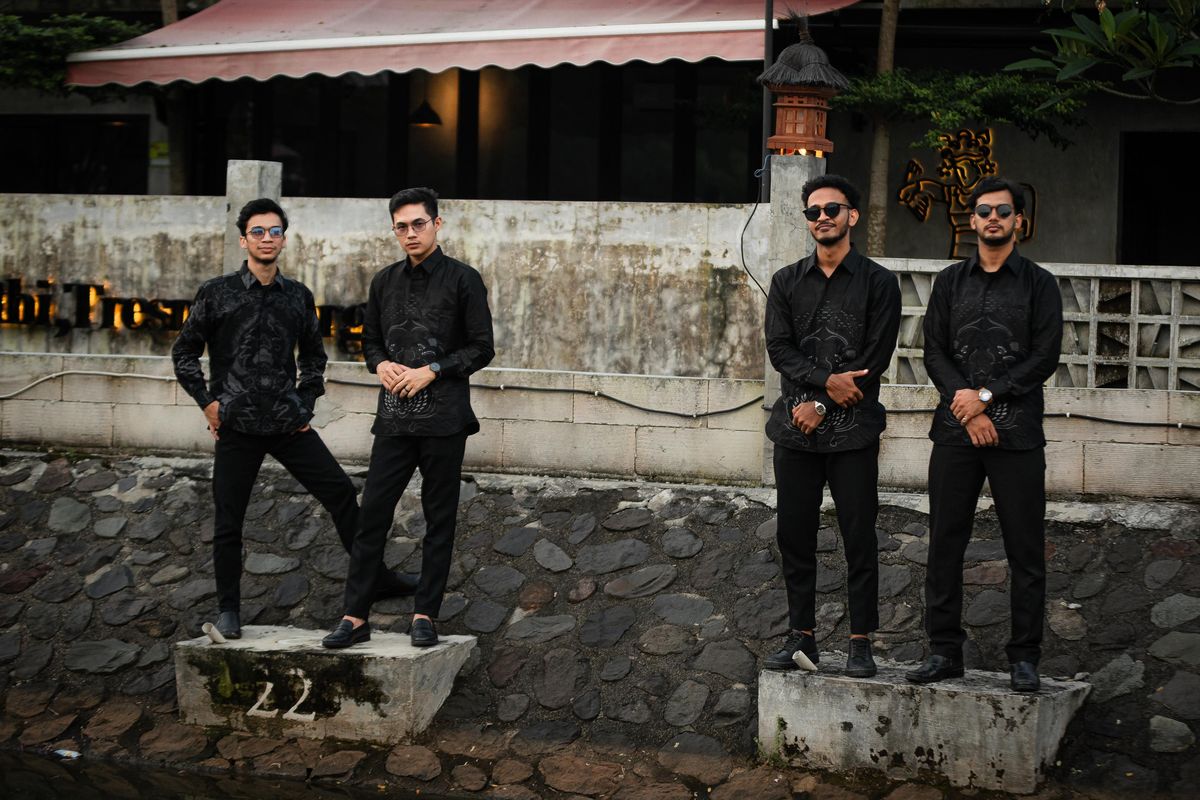 Konten Photoshoot Helwa Batik For Men