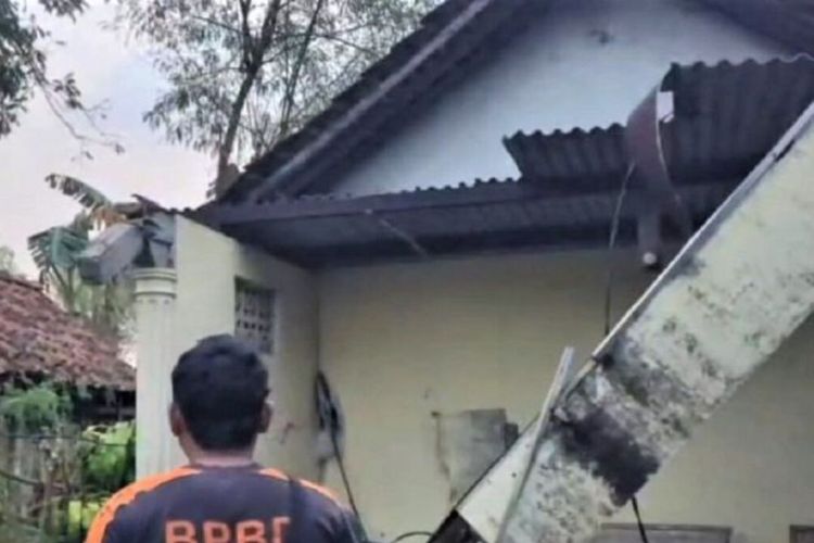 Angin Kencang Rusak Belasan Rumah di Magetan, BPBD Masih Sisir Lokasi