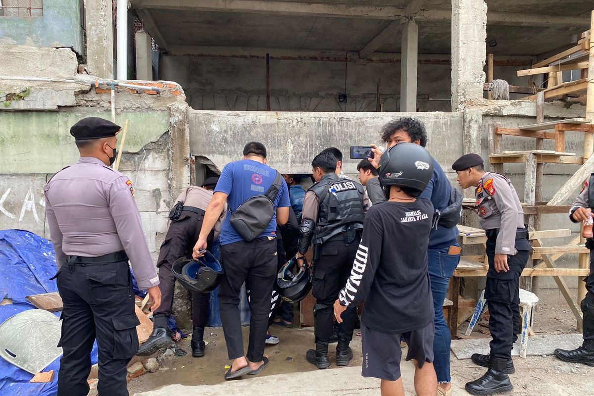 Penggerebekan di Kampung Bahari, Tanjung Priok, Jakarta Utara pada Rabu (30/11/2022). Polisi berhasil mengamankan 116,97 gram sabu-sabu. 