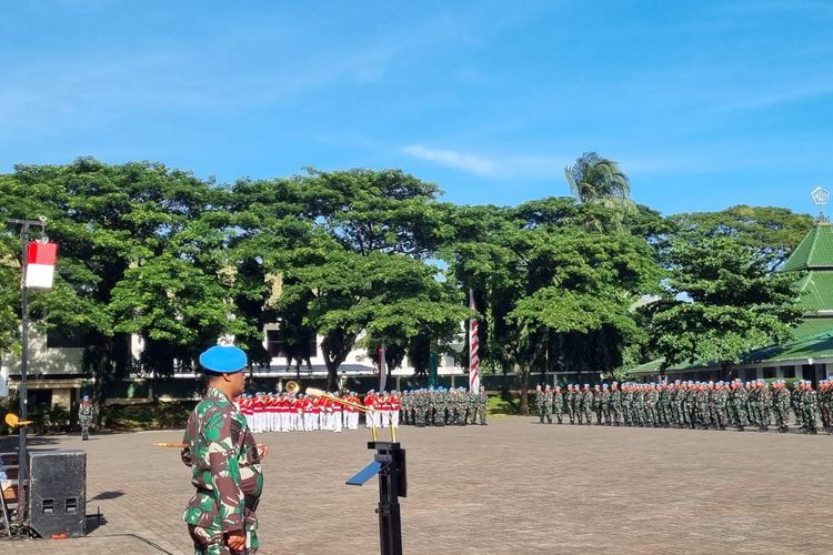 Komandan Pasukan Pengamanan Presiden (Danpaspampres) Wahyu Hidayat Sudjatmiko memimpin upacara Hari Bhakti ke-77 Paspampresdi Mako Paspampres, Jakarta, Sabtu (7/1/2023).