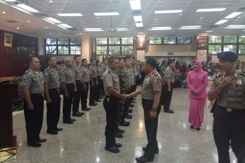 Kapolri Beri Penghargaan 43 Polisi dan 2 Tentara