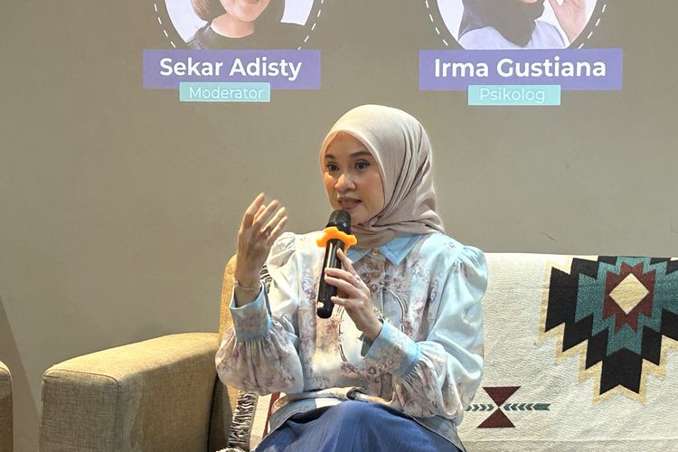 Psikolog Irma Gustiana dalam acara Media Gathering #TenangBersamaBlueBird, di Jakarta Selatan, Kamis (17/10/2025)