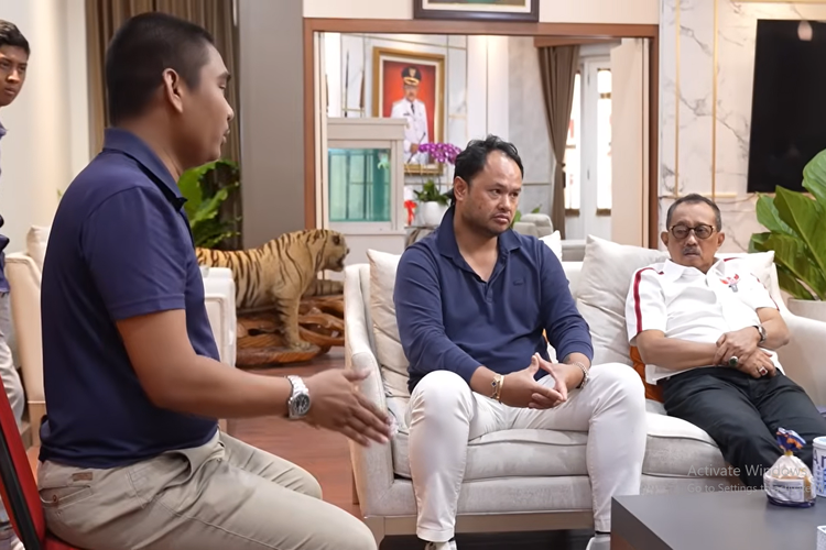 Pria Asal Belanda Kembali ke Surabaya Cari Ibunya Setelah Terpisah Puluhan Tahun