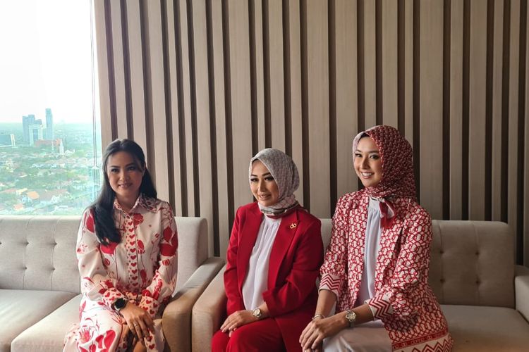 Kiri ke kanan: General Manager Hotel Ra Premiere Simatupang grup dari Ra Hospitality Inda Rambu, founder Donna Prive Muliani Alif Lakoerasa, dan Kevin Liliana.