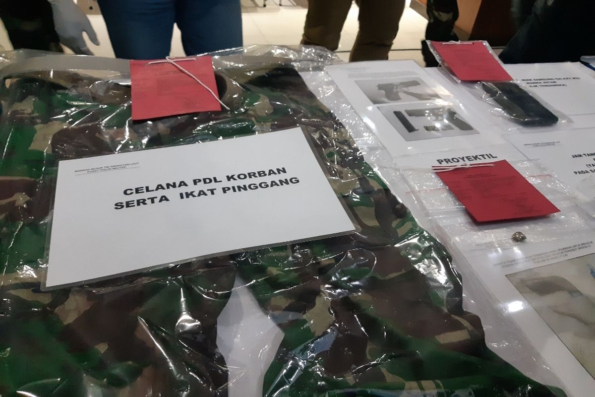 Barang bukti kasus penusukan Serda Saputra di tampilkan dalam konferensi pers di Puspomal TNI AL, Jalan Boulevard Gading Raya Nomor 2, Kelapa Gading, Jakarta Utara, Kamis (2/7/2020) 