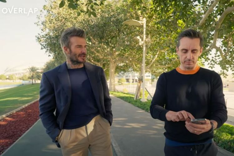 David Beckham berbincang dengan Gary Nevill di kanal YouTube Neville, The Overlap.