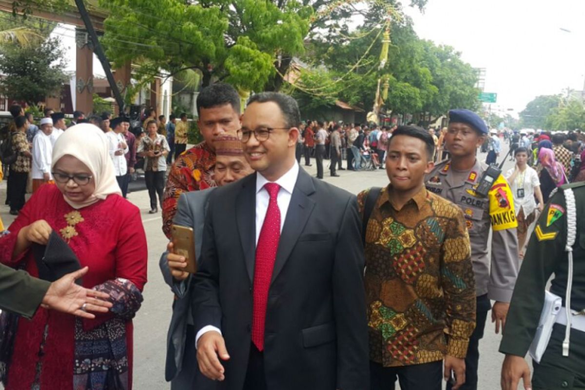Gubernur DKI Jakarta Anies Baswedan menghadiri pernikahan Kahiyang Ayu dengan Muhammad Bobby Afif Nasution di Gedung Graha Saba Buana, Solo, Jawa Tengah, Rabu (8/11/2017). 
