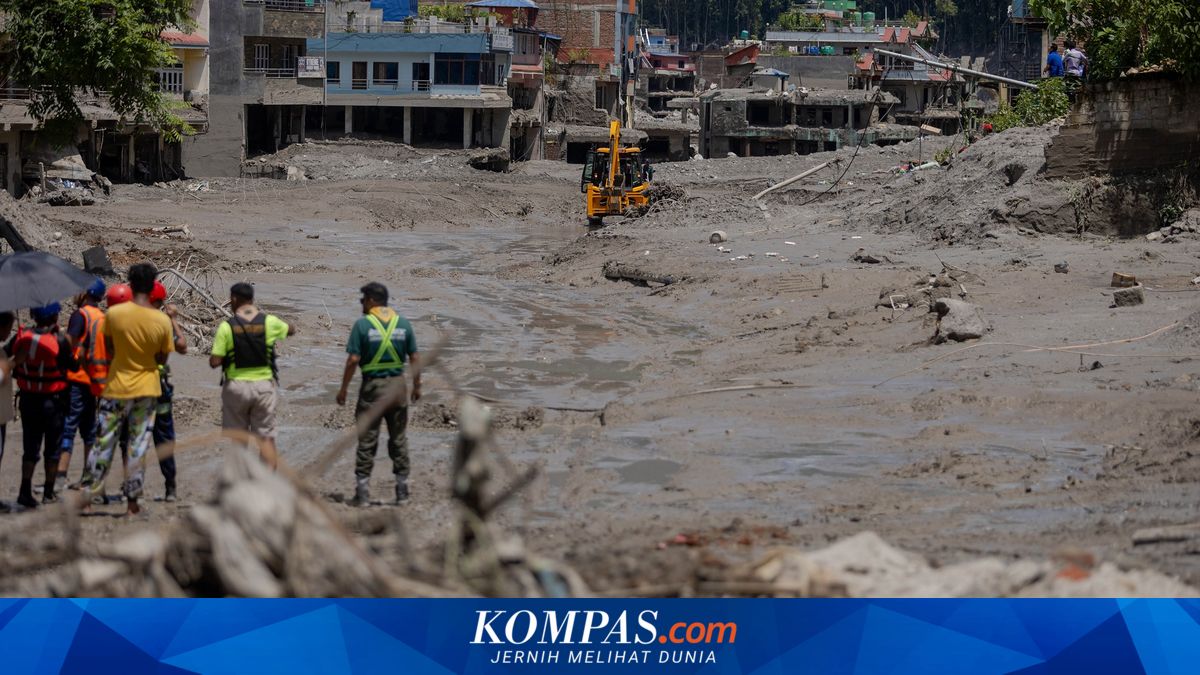 Nepal Principal Saves 900 Students Minutes Before Flash Flood