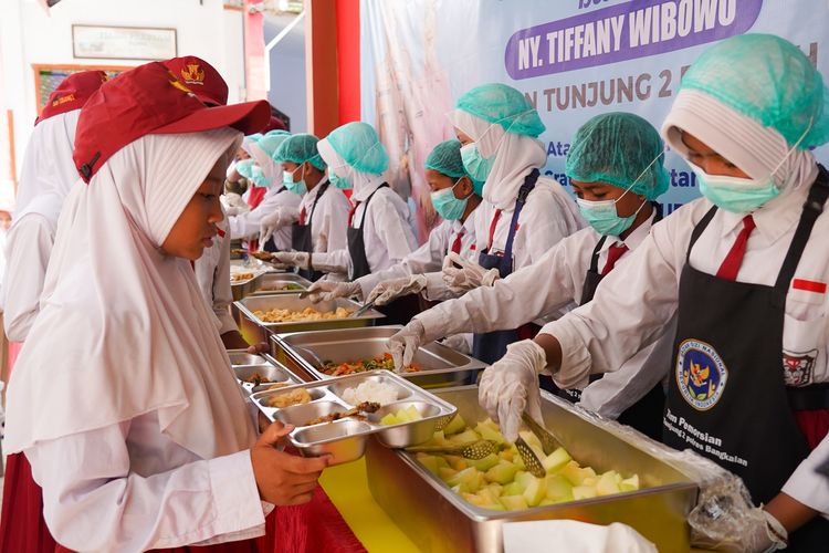 Hasil Uji Coba Makan Bergizi Gratis Prasmanan di Bangkalan, Makanan Habis Tak Bersisa
