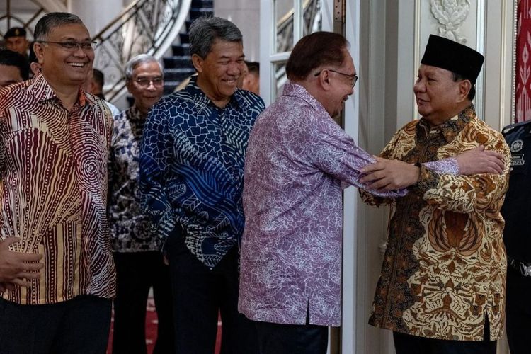 Menteri Pertahanan RI Prabowo Subianto menerima undangan kunjungan kerja ke Malaysia untuk menemui Perdana Menteri Malaysia Anwar Ibrahim, Kamis (30/11/2023) waktu setempat. Pertemuan itu digelar di Seri Perdana Putrajaya.