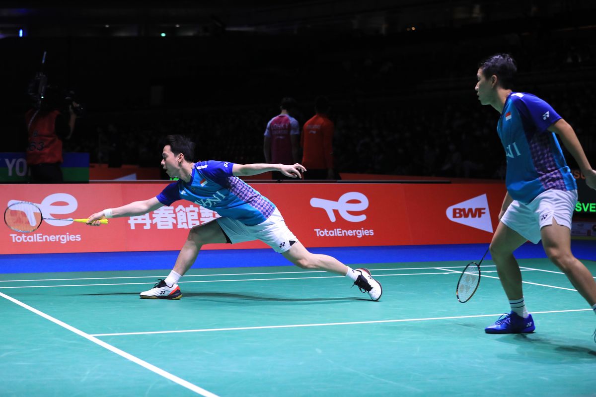 Marcus Fernaldi Gideon/Kevin Sanjaya Sukamuljo saat bertanding pada babak 32 besar BWF World Championship atau Kejuaraan Dunia 2022. Terkini, Marcus/Kevin kalah dari Ben Lane/Sean Vendy (Inggris) pada babak 16 besar di Tokyo Metropolitan Gymnasium, Tokyo, Jepang, Kamis (25/8/2022). 