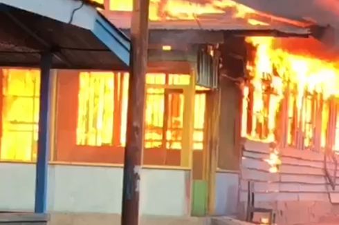 Rumah di Lokalisasi Kampung Maruni Manokwari Terbakar