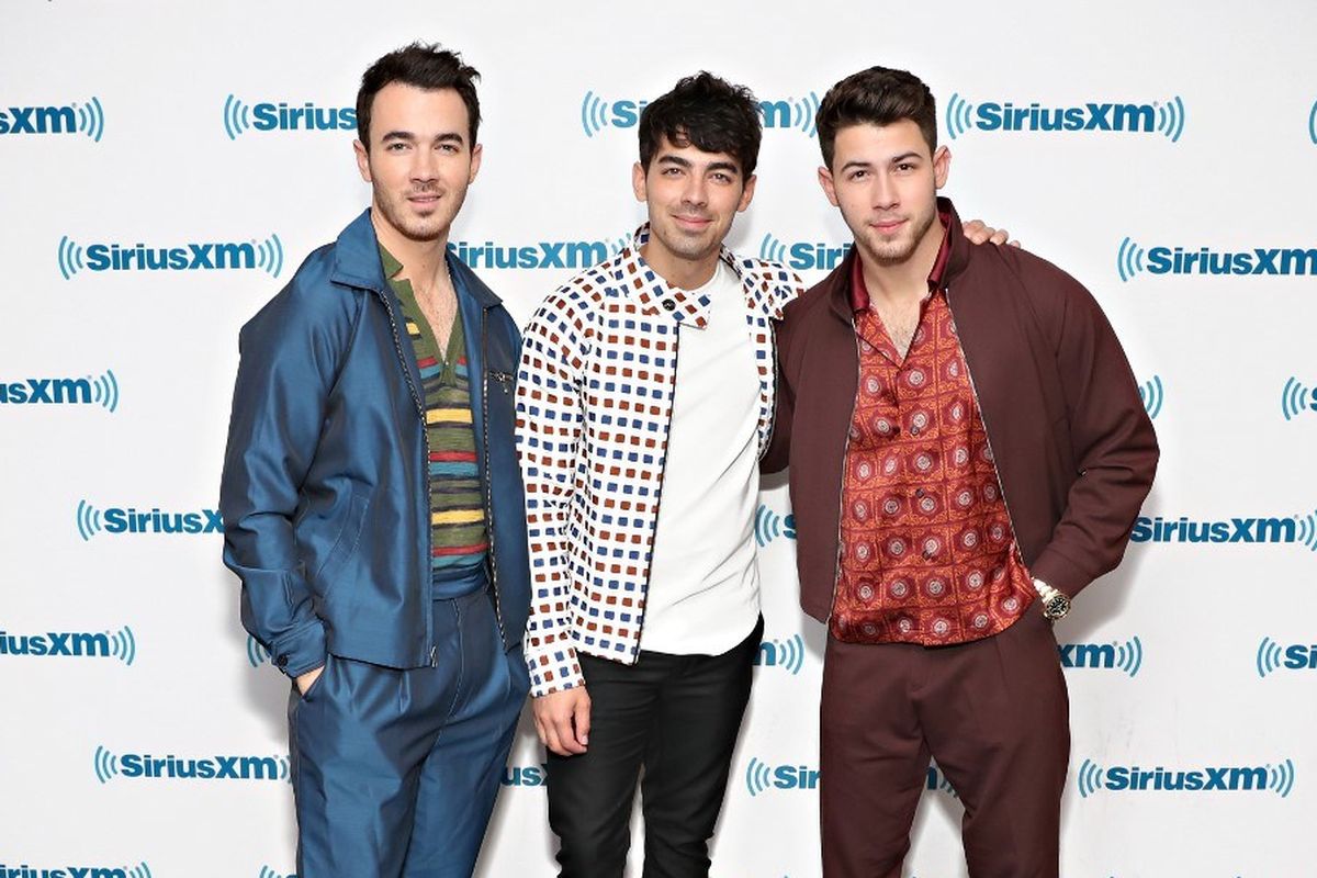 Band Jonas Brothers (dari kiri) Kevin Jonas, Nick Jonas, and Joe Jonas berkunjung ke SiriusXM Hits 1 di SiriusXM Studios, New York City, pada 6 Juni 2019.