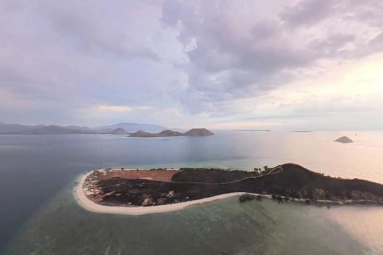 Kebakaran Lahan 5 Hektare, Pulau Kenawa Tetap Dibuka untuk Wisatawan