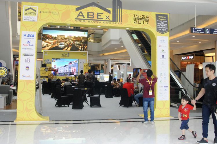 Asosiasi Real Estate Broker Indonesia Banten menggelar pameran properti AREBI Banten Expo (ABEX) 2017 di Living World Mall, Alam Sutera, Tangerang Selatan, Banten. Pameran digelar 10 hari mulai Jumat (15/9/2017) sampai Minggu (24/9/2017).