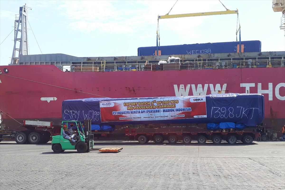 State-owned train manufacturing company PT Industri Kereta Api Indonesia (Inka) exporting Indonesian-made train cars to Bangladesh. 