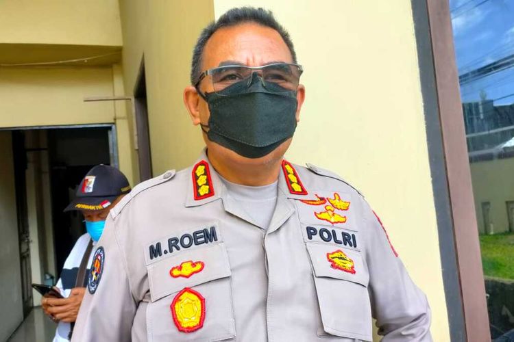 Kabid Humas Polda Maluku, Kombes Pol Muhamad Roem Ohoirat memberikan keterangan kepada waratwan di kantor Polda Maluku, Selasa (15/2/2022)