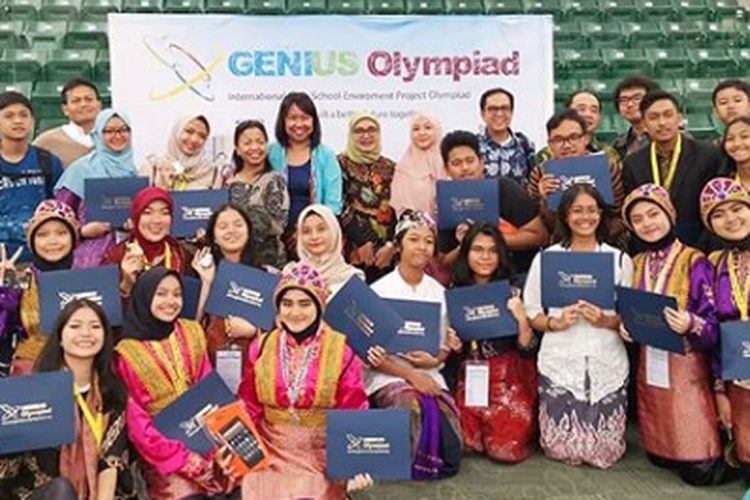 Siswa SMA Kharisma Bangsa, Tangerang Selatan, berhasil meraih 14 medali di ajang kompetisi internasional GENIUS Olympiade di Oswego, Amerika Serikat yang berlangsung 17-22 juni 2019. 