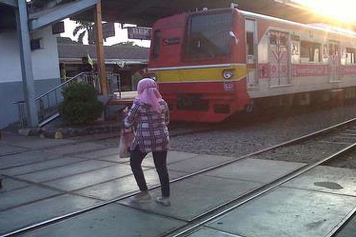 Kereta komuter dan KRL dilarang berhenti di Stasiun Gambir dan Pasar Senen untuk mengrangi kepadatan saat arus balik berlangsung mulai pekan ini.