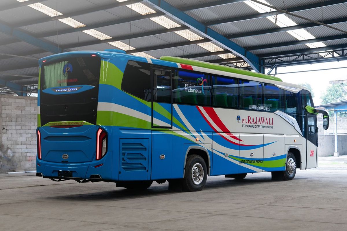 Bus AKAP baru PO Rajawali Citra Transport pakai bodi Dehanda Triun DX dari Karoseri Trijaya Union