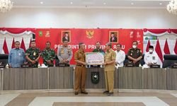 Kirimkan Bantuan Rp 533 Juta untuk Korban Gempa Cianjur, Gubernur Syamsuar: Uang Paling Dibutuhkan Mereka