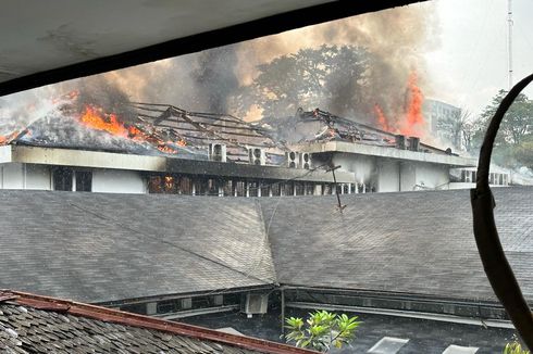 BERITA FOTO: Gedung Bappelitbang Balai Kota Bandung Terbakar