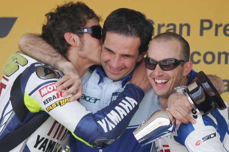 Davide Brivio bersama Valentino Rossi dan Colin Edwards 