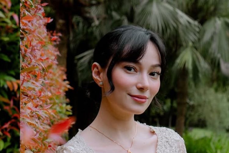 Gaya Rambut Asmirandah
