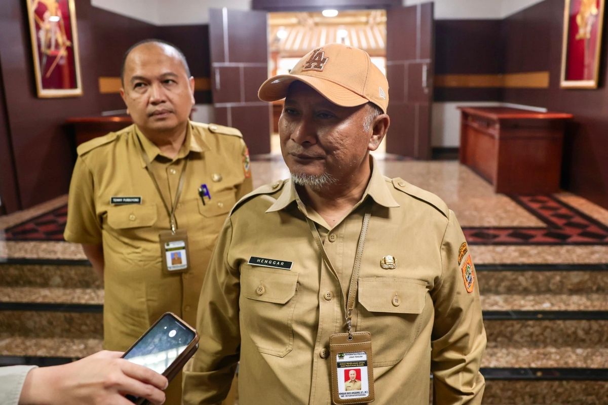 Kepala Dinas Pekerjaan Umum dan Penataan Ruang (PUPR) Jawa Tengah Henggar Budi Anggoro saat ditemui awak media terkait perbaikan ruas jalan Randublatung-Cepu di Kabupaten Blora