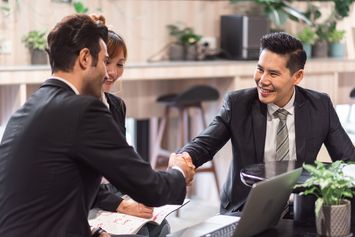 4 Tips Membangun Relasi Profesional yang Efektif