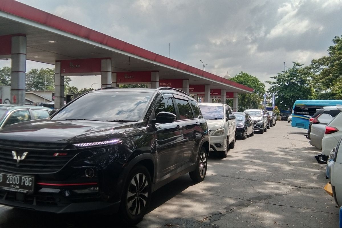 Suasana di Rest Rest Area Kilometer 62B tol Jakarta-Cikampek, Kamis (5/5/2022) siang.