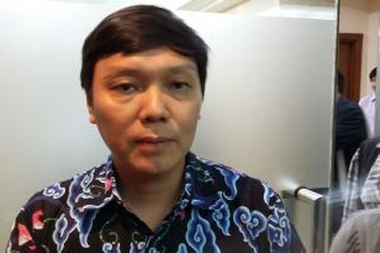 Dosen Fakultas Hukum Unika Atma Jaya Jakarta, Surya Tjandra, di Kampus Atma Jaya, Senin (28/9/2015). Surya adalah salah satu kandidat pimpinan KPK yang diumumkan oleh Panitia Seleksi Calon Pimpinan KPK.