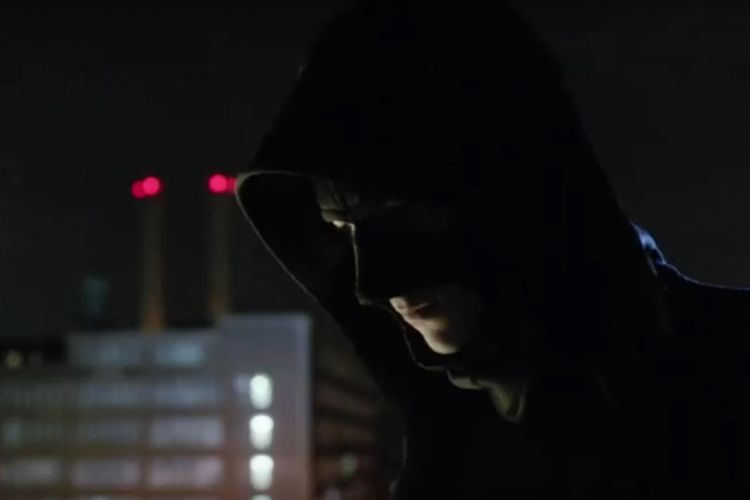 Cuplikan film Gotham menampilkan Bruce Wyne mengenakan topeng yang menjadi cikal bakal kostum Batman.