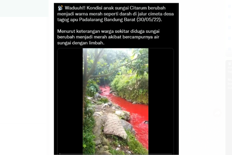 Tangkapan layar kondisi anak Sungai Citarum, Jawa Barat berwarna merah pekat viral di Twitter pada Senin (30/5/2022).
