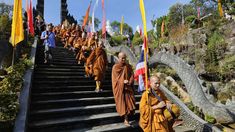 50 Biksu Thudong Jalani Ibadah Jalan Kaki 666 Km ke Borobudur 
